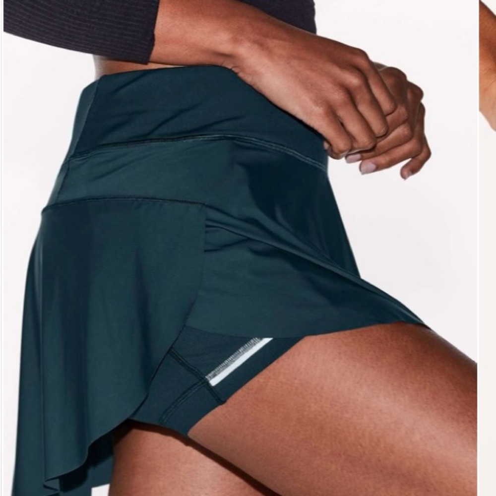 Lululemon Quick Pace Skirt Size 2 Athletic Running Tennis Skirt Built-In Shorts